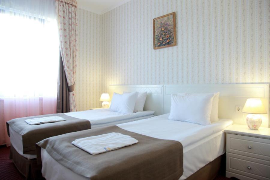 Knyazhyi Dvir Hotel Knyazhichi  Room photo