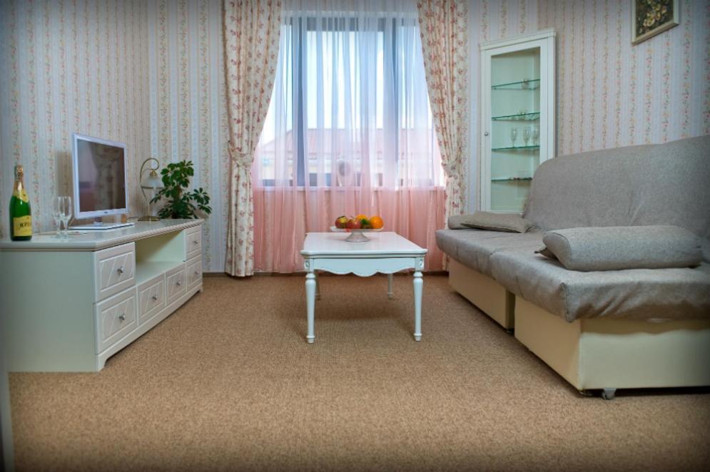 Knyazhyi Dvir Hotel Knyazhichi  Room photo