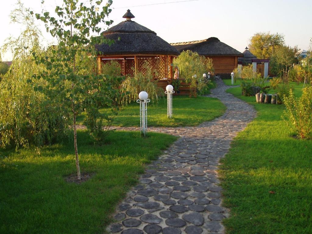 Knyazhyi Dvir Hotel Knyazhichi  Exterior photo